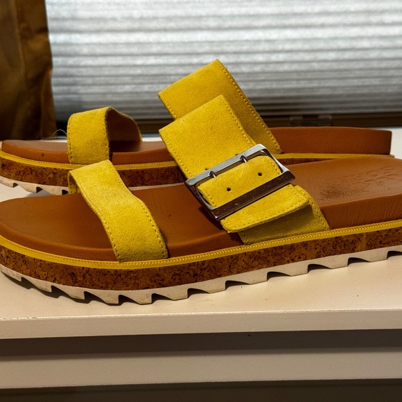 Sorel Yellow and Brown Sandals - Picture 1 of 6